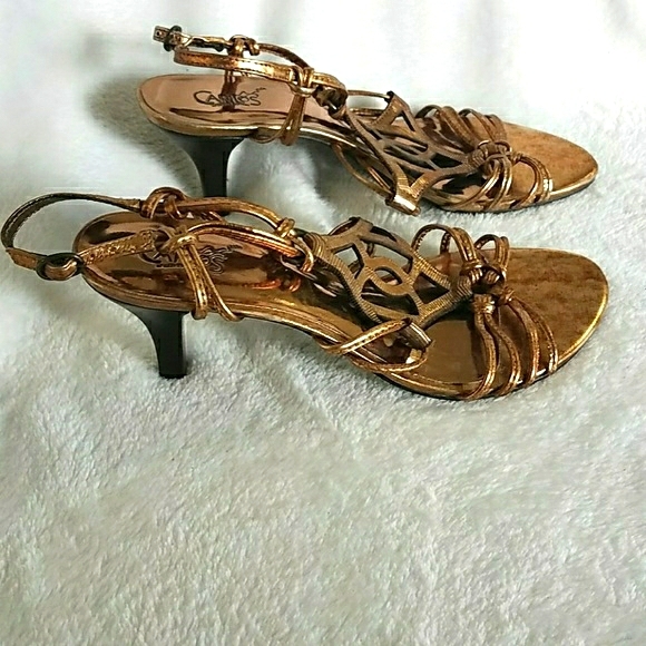 Carlos Santana gold heels.Like new. - Picture 4 of 8